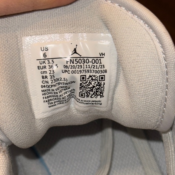 Nike Jordan 1 Low W6 Metallic Silver Sneakers - Picture 4 of 5